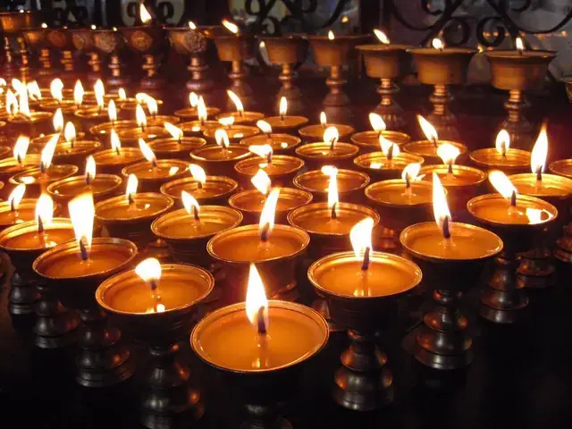 Bài Cầu Nguyện Cúng Dường Đèn Drukpa (marme Monlam): Toàn Văn, Ý Nghĩa Và Cách Cúng