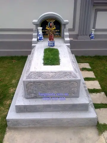 Văn Khấn Cúng Bao Quanh Khu Mộ (ngoài Mộ) Chuẩn Nhất: Lễ Vật, Thứ Tự Lễ Bái & Các Mẫu Áp Dụng Đa Dạng