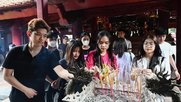 Bài Cúng Chuyển Nhà Ngắn Gọn: Mẫu Văn Khấn Nhập Trạch Dễ Đọc