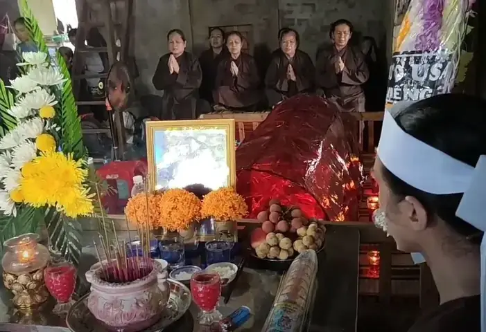 Bài Cúng Đám Giỗ Cho Người Đã Mất Trong Phật Giáo Hòa Hảo: Lời Đọc Và Cách Cầu Nguyện Bài Cúng Đám Giỗ Cho Người Đã Mất Trong Phật Giáo Hòa Hảo: Lời Đọc Và Cách Cầu Nguyện