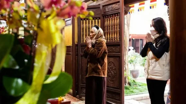 Hướng Dẫn Bài Cúng Đầu Năm Ngoài Trời Tại Chùa: Văn Khấn Chuẩn, Thứ Tự Hành Lễ & Lễ Vật Đầy Đủ