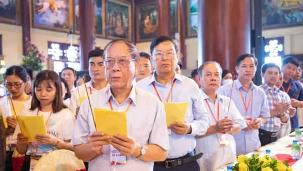 Bài Cúng Đi Chùa Ba Vàng: Văn Khấn Đầy Đủ Và Cách Đọc Đúng Thứ Tự