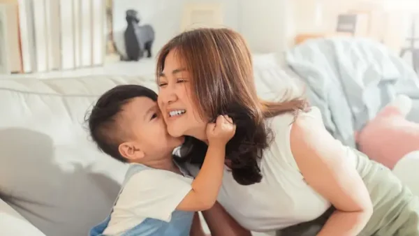 Bà Bầu Nằm Mơ Thấy Mình Sinh Con Trai Là Điềm Báo Gì, Tốt Hay Xấu?