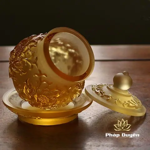 Mua Ly Thờ Cúng: Chọn Chén Nước Sứ, Lưu Ly Hay Đồng