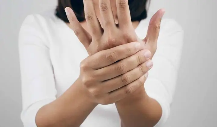 Tê Bì Tay Chân: Nguyên Nhân, Triệu Chứng, Cách Điều Trị Và Dấu Hiệu Cảnh Báo Nguy Hiểm Tê Bì Tay Chân: Nguyên Nhân, Triệu Chứng, Cách Điều Trị Và Dấu Hiệu Cảnh Báo Nguy Hiểm