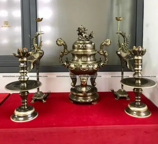 Bộ Thờ Cúng Nhỏ Đồng Siêu Nhỏ: Chọn Mẫu Nào Cho Bàn Thờ Mini? Bộ Thờ Cúng Nhỏ Đồng Siêu Nhỏ: Chọn Mẫu Nào Cho Bàn Thờ Mini?