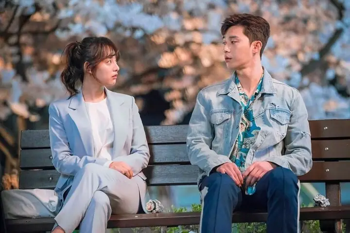 Bướm Đậu Vào Tay Dự Báo Điều Gì Về Chuyện Tình Cảm Và Các Mối Quan Hệ?