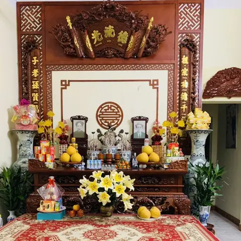 Cách Bày Bàn Thờ Cúng Gia Tiên Chuẩn Phong Thủy: Vị Trí, Hướng Và Lễ Vật Cách Bày Bàn Thờ Cúng Gia Tiên Chuẩn Phong Thủy: Vị Trí, Hướng Và Lễ Vật