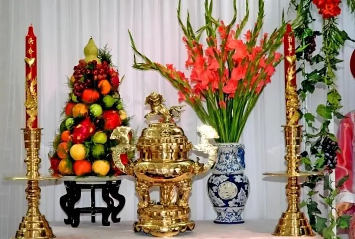 Cách Bày Hoa Cúng Mồng Một: Chọn Hoa, Cắm Hoa Và Những Điều Cần Tránh Cách Bày Hoa Cúng Mồng Một: Chọn Hoa, Cắm Hoa Và Những Điều Cần Tránh