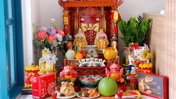 Cách Chưng Cúng Chai Nước Lọc Đẹp Nhất: Chọn Chai, Xếp Tháp Và Đặt Đúng Vị Trí