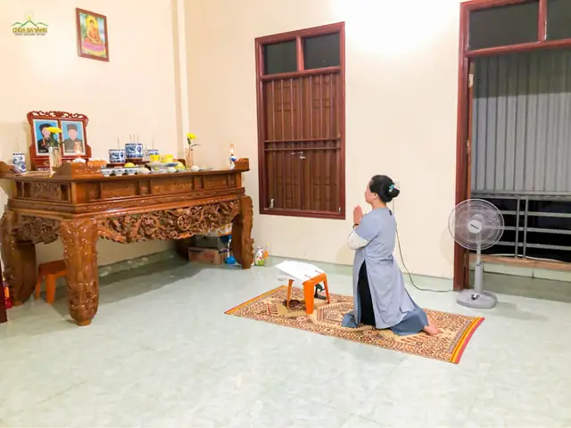 Cách Cúng Kinh Phật Đúng Nghi Thức: Hướng Dẫn Tụng Kinh Cho Người Mới Cách Cúng Kinh Phật Đúng Nghi Thức: Hướng Dẫn Tụng Kinh Cho Người Mới