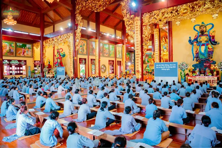 Cách Cúng Kinh Phật Đúng Nghi Thức: Hướng Dẫn Tụng Kinh Cho Người Mới Cách Cúng Kinh Phật Đúng Nghi Thức: Hướng Dẫn Tụng Kinh Cho Người Mới