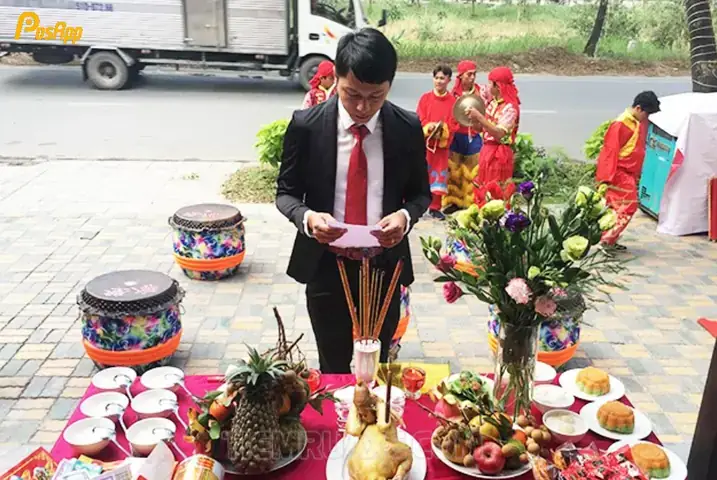 Cách Bày Bình Bông Cúng Đầu Năm: Nên Đặt Trái Hay Phải Và Cách Cắm Hoa Cách Bày Bình Bông Cúng Đầu Năm: Nên Đặt Trái Hay Phải Và Cách Cắm Hoa