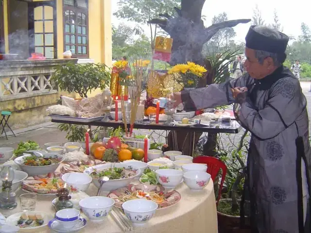 Cách Bày Bình Bông Cúng Đầu Năm: Nên Đặt Trái Hay Phải Và Cách Cắm Hoa Cách Bày Bình Bông Cúng Đầu Năm: Nên Đặt Trái Hay Phải Và Cách Cắm Hoa
