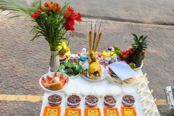 Cách Bày Bình Bông Cúng Đầu Năm: Nên Đặt Trái Hay Phải Và Cách Cắm Hoa Cách Bày Bình Bông Cúng Đầu Năm: Nên Đặt Trái Hay Phải Và Cách Cắm Hoa