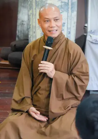 Cách Đổ Nước Cúng Trời Phật Đúng Cách: Bao Nhiêu Nước, Dùng Mấy Chén? Cách Đổ Nước Cúng Trời Phật Đúng Cách: Bao Nhiêu Nước, Dùng Mấy Chén?