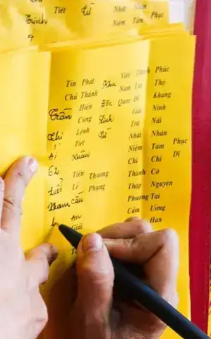 Cách Ghi Giấy Cúng Cầu An Cho Người Đi Lễ: Bố Cục, Mẫu Lời Và Cách Dâng Cách Ghi Giấy Cúng Cầu An Cho Người Đi Lễ: Bố Cục, Mẫu Lời Và Cách Dâng