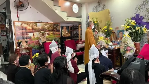Hướng Dẫn Chi Tiết Cách Thức Thờ Cúng Sau 49 Ngày: Quy Trình Chuyển Bàn Thờ, Bài Khấn Và Lưu Ý Quan Trọng