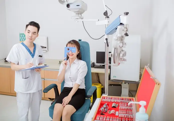 Sự Khác Biệt Giữa Chấm Đỏ Xuất Huyết Và Bệnh Viêm Kết Mạc Là Gì? Sự Khác Biệt Giữa Chấm Đỏ Xuất Huyết Và Bệnh Viêm Kết Mạc Là Gì?