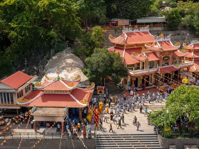 Hướng Dẫn Chuẩn Bị Lễ Cúng Ở Đền Đầy Đủ: Lễ Vật, Văn Khấn, Nghi Thức Và Lưu Ý Quan Trọng Hướng Dẫn Chuẩn Bị Lễ Cúng Ở Đền Đầy Đủ: Lễ Vật, Văn Khấn, Nghi Thức Và Lưu Ý Quan Trọng