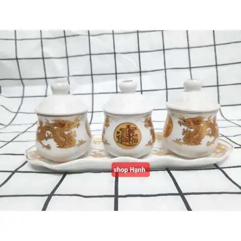 Chung Rượu Cúng Có Nắp: Ý Nghĩa, Cách Chọn Nậm Rượu Và Sử Dụng Đúng Quy Cách Chung Rượu Cúng Có Nắp: Ý Nghĩa, Cách Chọn Nậm Rượu Và Sử Dụng Đúng Quy Cách
