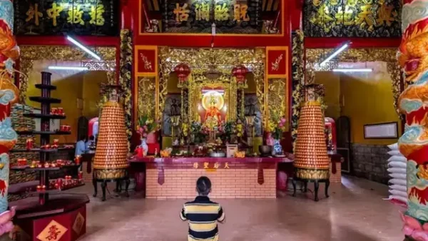 Hướng Dẫn Cúng Bà Thiên Hậu Tại Nhà Chuẩn Nghi Thức: Lễ Vật, Văn Khấn, Các Bước Thực Hiện & Lưu Ý Quan Trọng