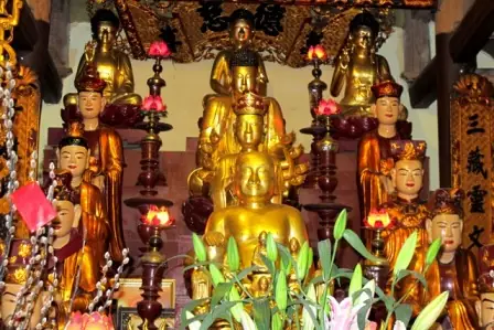 Cúng Ban Tam Bảo Đúng Nghi Lễ: Hướng Dẫn Chi Tiết Từng Bước Cúng Ban Tam Bảo Đúng Nghi Lễ: Hướng Dẫn Chi Tiết Từng Bước