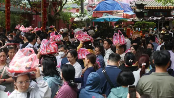 Cúng Chuyển Vận Ở Chùa Ngọc Hoàng: Mùng 8 Tết, Lễ Vật Và Lời Khấn