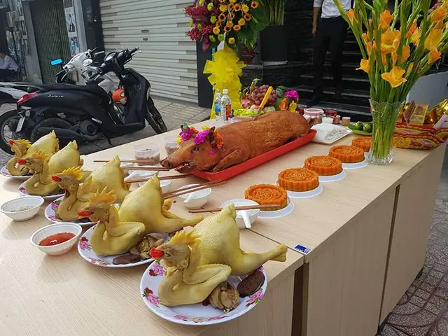 Quy Tắc Cúng Cô Hồn: Heo Quay Ra, Gà Quay Vào – Có Bắt Buộc Cả Hai? Cách Bày Mâm Chuẩn Nhất