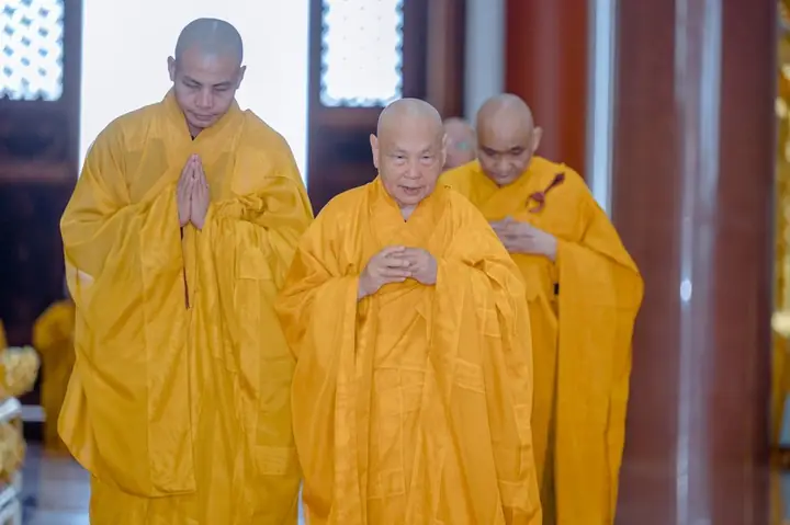 Hướng Dẫn Cúng Dàng Chư Tăng Ngày Tự Tứ: Ý Nghĩa, Nghi Thức, Lễ Vật Và Công Đức