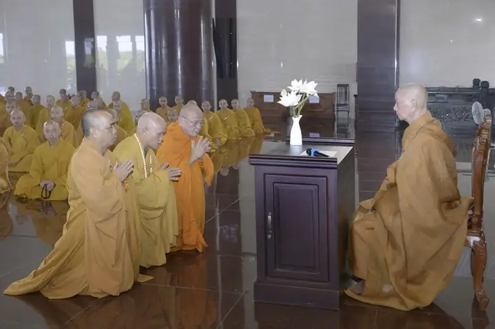 Hướng Dẫn Cúng Dàng Chư Tăng Ngày Tự Tứ: Ý Nghĩa, Nghi Thức, Lễ Vật Và Công Đức