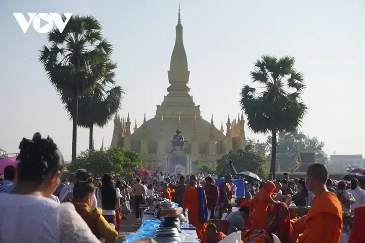 Hướng Dẫn Cúng Dường Bánh Kẹo Đúng Quy Cách: Ý Nghĩa, Loại Bánh, Cách Bày Mâm Và Lưu Ý Quan Trọng Hướng Dẫn Cúng Dường Bánh Kẹo Đúng Quy Cách: Ý Nghĩa, Loại Bánh, Cách Bày Mâm Và Lưu Ý Quan Trọng