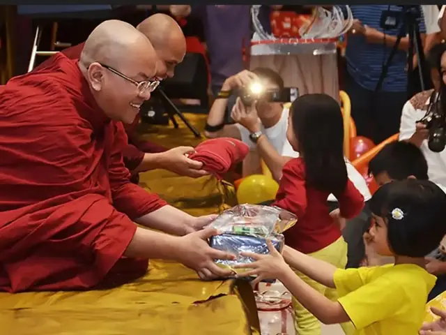 Cúng Dường Chùa Là Gì? Hướng Dẫn Quy Trình, Lễ Vật Và Tâm Trí Đúng Pháp Cho Người Mới Cúng Dường Chùa Là Gì? Hướng Dẫn Quy Trình, Lễ Vật Và Tâm Trí Đúng Pháp Cho Người Mới