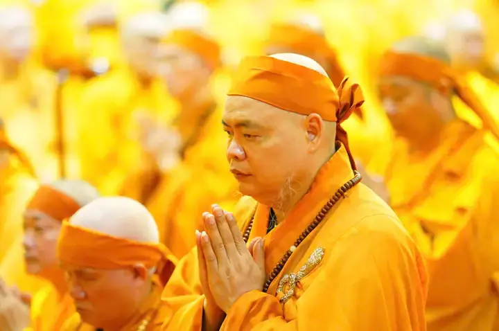 Cúng Dường Hòa Thượng Bao Nhiêu Tiền? Giải Mã Văn Hóa "tùy Thiện Nguyện" & Mức Tham Khảo Thực Tế Cúng Dường Hòa Thượng Bao Nhiêu Tiền? Giải Mã Văn Hóa "tùy Thiện Nguyện" & Mức Tham Khảo Thực Tế
