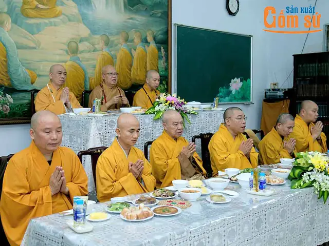 Cúng Dường Trai Tăng Là Gì? Ý Nghĩa, Công Đức, Nghi Thức & Những Lưu Ý Quan Trọng Cúng Dường Trai Tăng Là Gì? Ý Nghĩa, Công Đức, Nghi Thức & Những Lưu Ý Quan Trọng