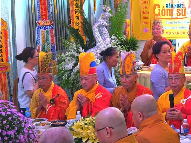Cúng Dường Trai Tăng Là Gì? Ý Nghĩa, Công Đức, Nghi Thức & Những Lưu Ý Quan Trọng Cúng Dường Trai Tăng Là Gì? Ý Nghĩa, Công Đức, Nghi Thức & Những Lưu Ý Quan Trọng