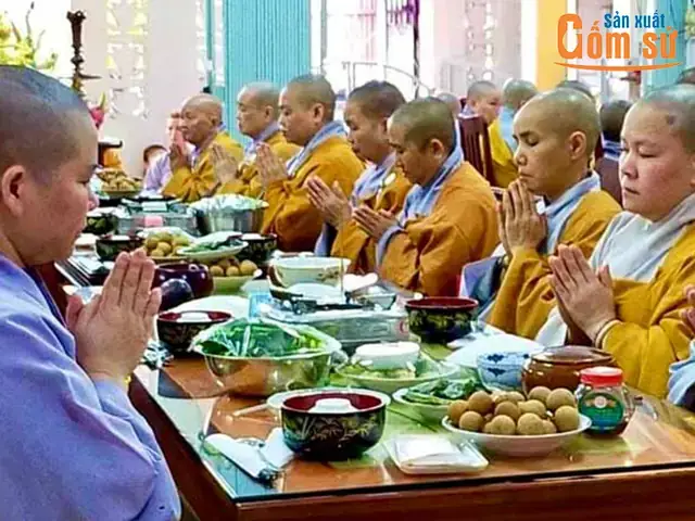 Cúng Dường Trai Tăng Có Nên Không? Chân Lý Đúng Pháp, Ý Nghĩa, Công Đức & Cách Thực Hành Chuẩn Cúng Dường Trai Tăng Có Nên Không? Chân Lý Đúng Pháp, Ý Nghĩa, Công Đức & Cách Thực Hành Chuẩn