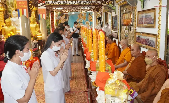 Cúng Dường Tứ Vật Dụng Là Gì? Ý Nghĩa, Lễ Nghi Và Cách Thực Hành Đúng Pháp Cúng Dường Tứ Vật Dụng Là Gì? Ý Nghĩa, Lễ Nghi Và Cách Thực Hành Đúng Pháp