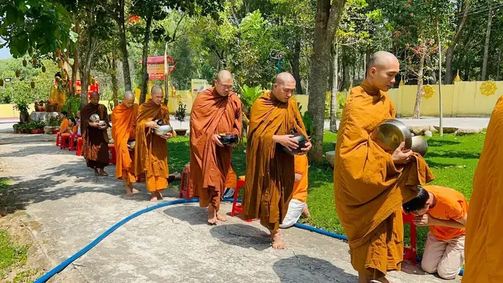 Cúng Dường Tứ Vật Dụng Là Gì? Ý Nghĩa, Lễ Nghi Và Cách Thực Hành Đúng Pháp Cúng Dường Tứ Vật Dụng Là Gì? Ý Nghĩa, Lễ Nghi Và Cách Thực Hành Đúng Pháp