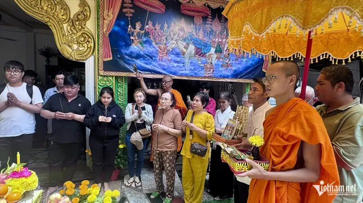 Cách Cúng Giao Thừa 2027: Văn Khấn, Mâm Cúng Và Thời Điểm Chính Xác Mới Năm Mới Cách Cúng Giao Thừa 2027: Văn Khấn, Mâm Cúng Và Thời Điểm Chính Xác Mới Năm Mới