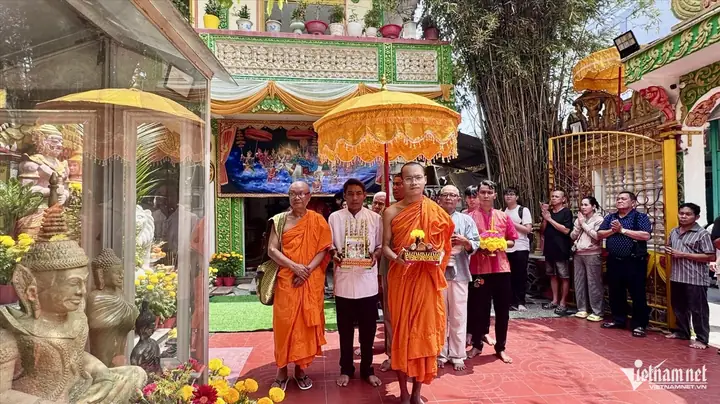 Cách Cúng Giao Thừa 2027: Văn Khấn, Mâm Cúng Và Thời Điểm Chính Xác Mới Năm Mới Cách Cúng Giao Thừa 2027: Văn Khấn, Mâm Cúng Và Thời Điểm Chính Xác Mới Năm Mới