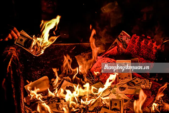 Cúng Giao Thừa Ở Phòng Trọ: Nên Không? Hướng Dẫn Tối Giản Đúng Phong Thủy Cho Người Thuê Cúng Giao Thừa Ở Phòng Trọ: Nên Không? Hướng Dẫn Tối Giản Đúng Phong Thủy Cho Người Thuê