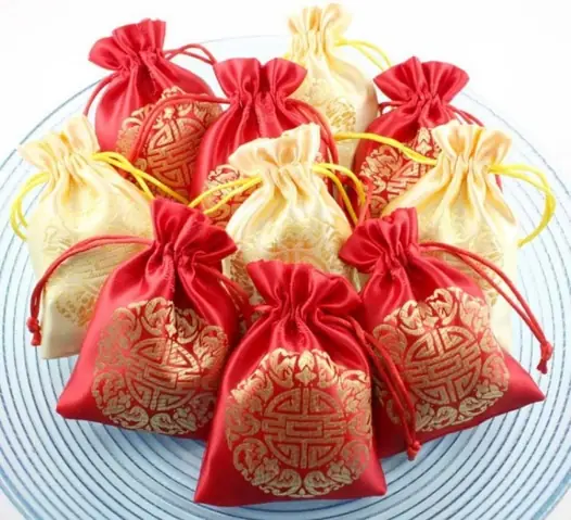 Xử Lý Gạo Muối Cúng Giao Thừa Xong Làm Gì? Cách Rải Đúng Phong Thủy, Ý Nghĩa & Taboo Tránh Xui Xẻo