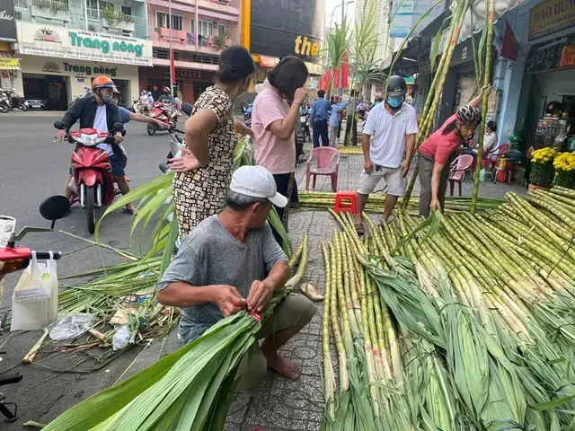 Cúng Mía Ngày Vía Trời (mùng 9 Tết): Ý Nghĩa, Lễ Vật Bắt Buộc, Cách Cúng Đúng Quy Trình Và Văn Khấn Mẫu