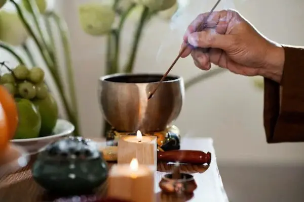 Cúng Mùng 1 Buổi Tối Có Nên Không? Lý Do, Quy Tắc Và Những Taboo Cần Tránh Cúng Mùng 1 Buổi Tối Có Nên Không? Lý Do, Quy Tắc Và Những Taboo Cần Tránh