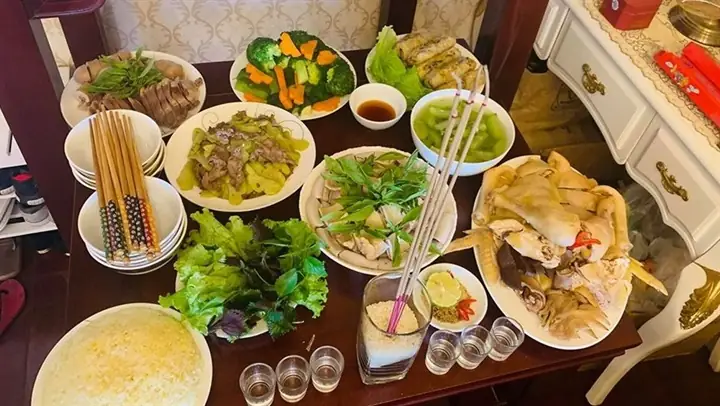 Cúng Nước Thần Tài Bằng Nước Lọc Hay Trà: Nên Dùng Loại Nước Nào Cho Đúng? Cúng Nước Thần Tài Bằng Nước Lọc Hay Trà: Nên Dùng Loại Nước Nào Cho Đúng?