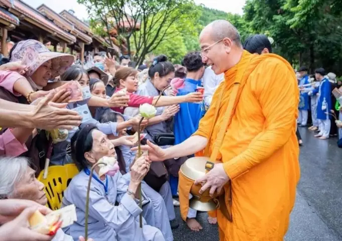 Hướng Dẫn Cúng Lễ Tại Chùa Bà Vàng: Nghi Thức, Văn Khấn, Sắm Lễ Và Quy Trình Đăng Ký Chi Tiết Nhất Hướng Dẫn Cúng Lễ Tại Chùa Bà Vàng: Nghi Thức, Văn Khấn, Sắm Lễ Và Quy Trình Đăng Ký Chi Tiết Nhất