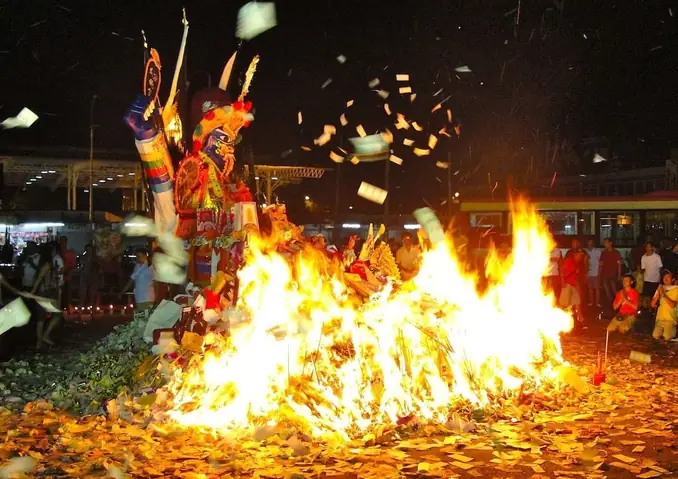 Cúng Sao Giải Hạn Là Mê Tín Dị Đoan: Giải Thích Từ Phật Pháp, Pháp Luật & Cách Ứng Xử Đúng Đắn