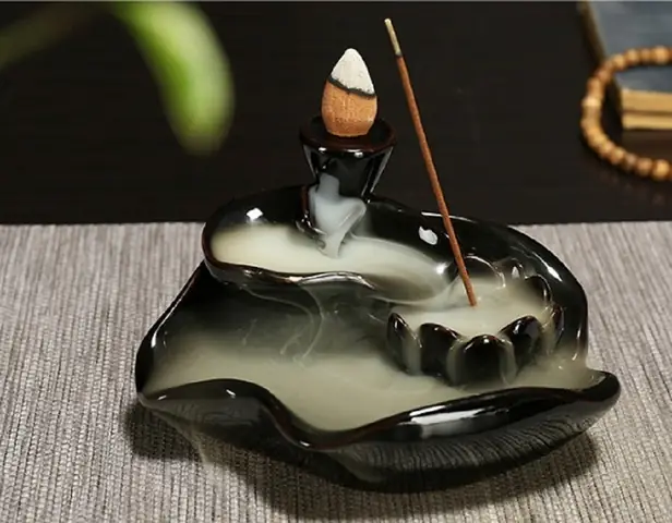 Có Nên Cúng Vái, Thắp Hương Buổi Tối Không? Quan Niệm Tâm Linh, Khung Giờ Tốt & Lưu Ý Quan Trọng