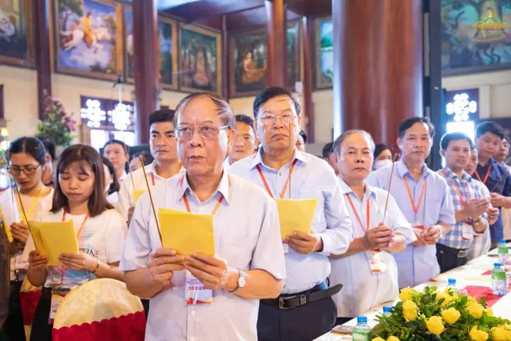 Hướng Dẫn Cúng Vong Chùa Ba Vàng: Nghi Thức, Văn Khấn Chuẩn Và Quy Trình Cúng Dường Đúng Quy Định Hướng Dẫn Cúng Vong Chùa Ba Vàng: Nghi Thức, Văn Khấn Chuẩn Và Quy Trình Cúng Dường Đúng Quy Định